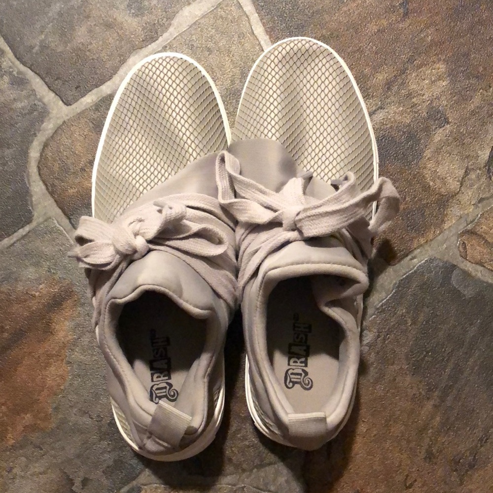 Ladies Tennis Shoes